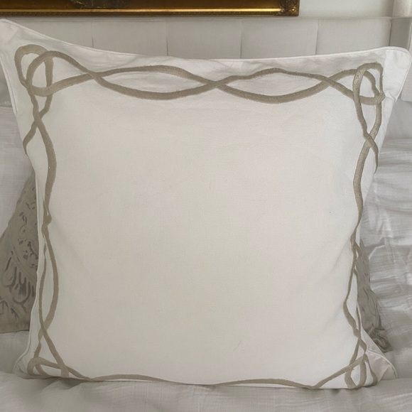 1 white Williams And Sanoma pillow case20 1/2 X21 - Picture 5 of 9